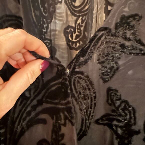 Forever 21 black velvet burnout bodysuit size 2x - Picture 4 of 9